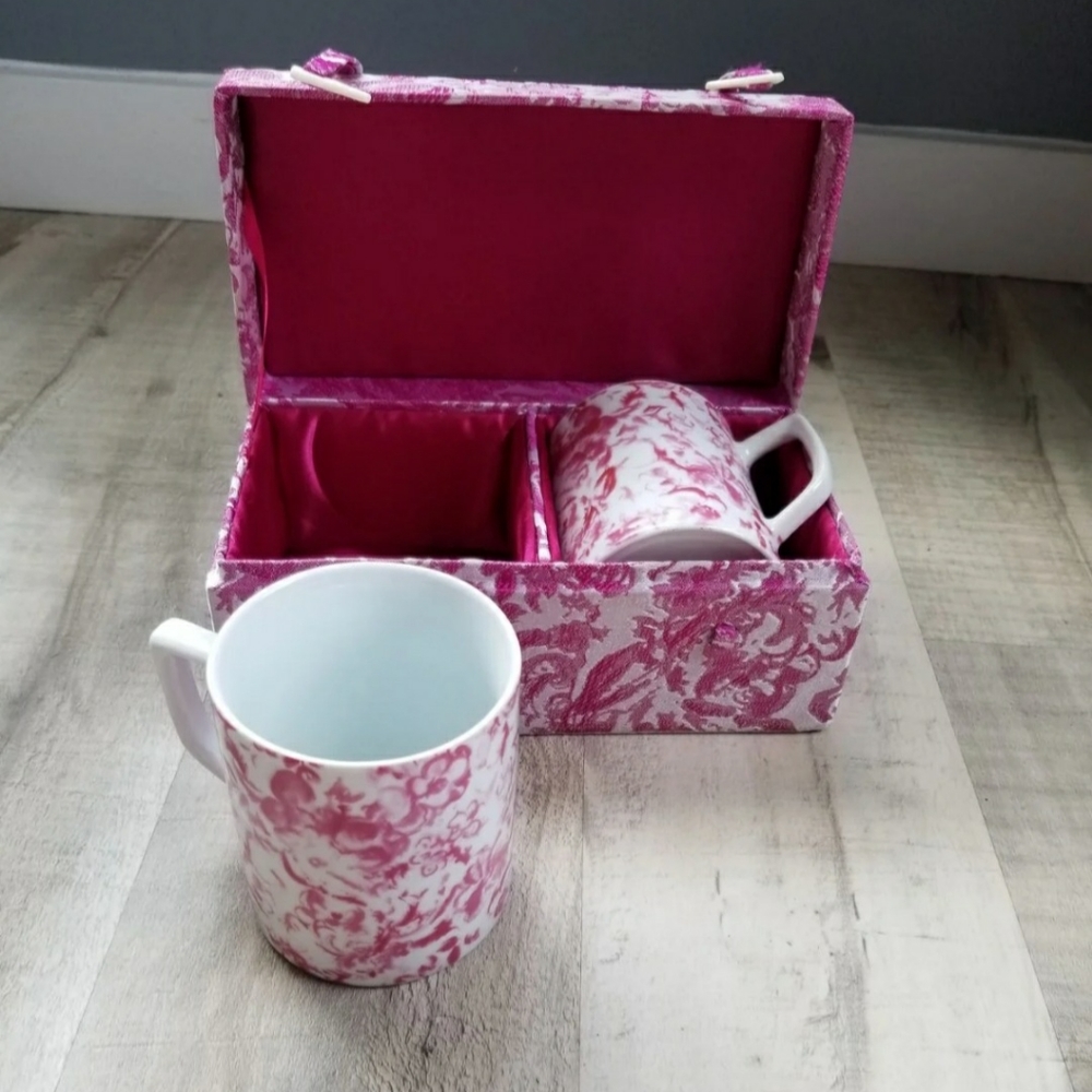 Barnes and noble mug set
